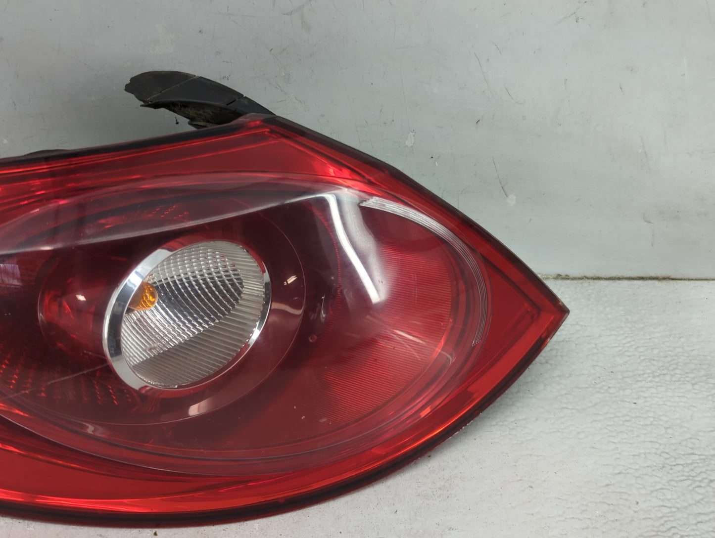 2006-2010 Volkswagen Beetle Tail Light Assembly Driver Left OEM P/N:27.09.90.02 Fits Fits 2006 2007 2008 2009 2010 OEM Used 