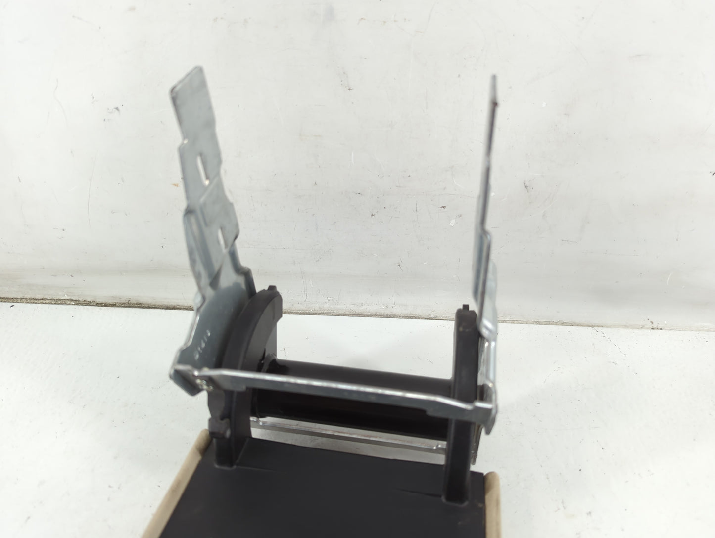 2009-2010 Volkswagen Cc Center Console Armrest Cover Lid Fits Fits 2009 2010 OEM Used Auto Parts - Oemusedautoparts1.com