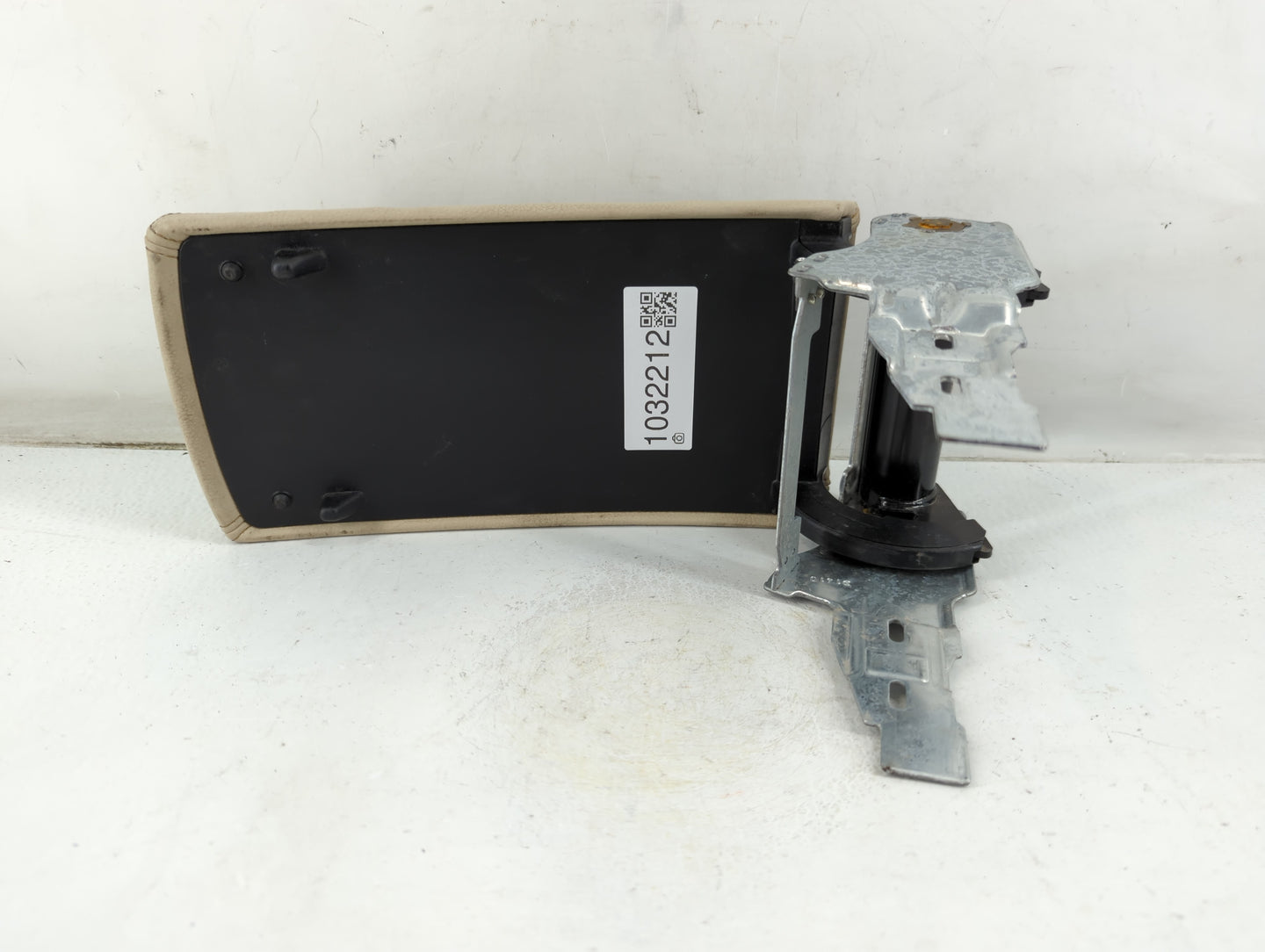 2009-2010 Volkswagen Cc Center Console Armrest Cover Lid Fits Fits 2009 2010 OEM Used Auto Parts - Oemusedautoparts1.com