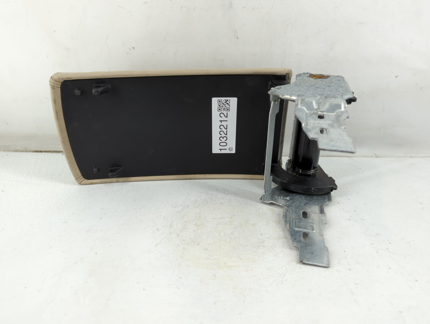 2009-2010 Volkswagen Cc Center Console Armrest Cover Lid Fits Fits 2009 2010 OEM Used Auto Parts - Oemusedautoparts1.com