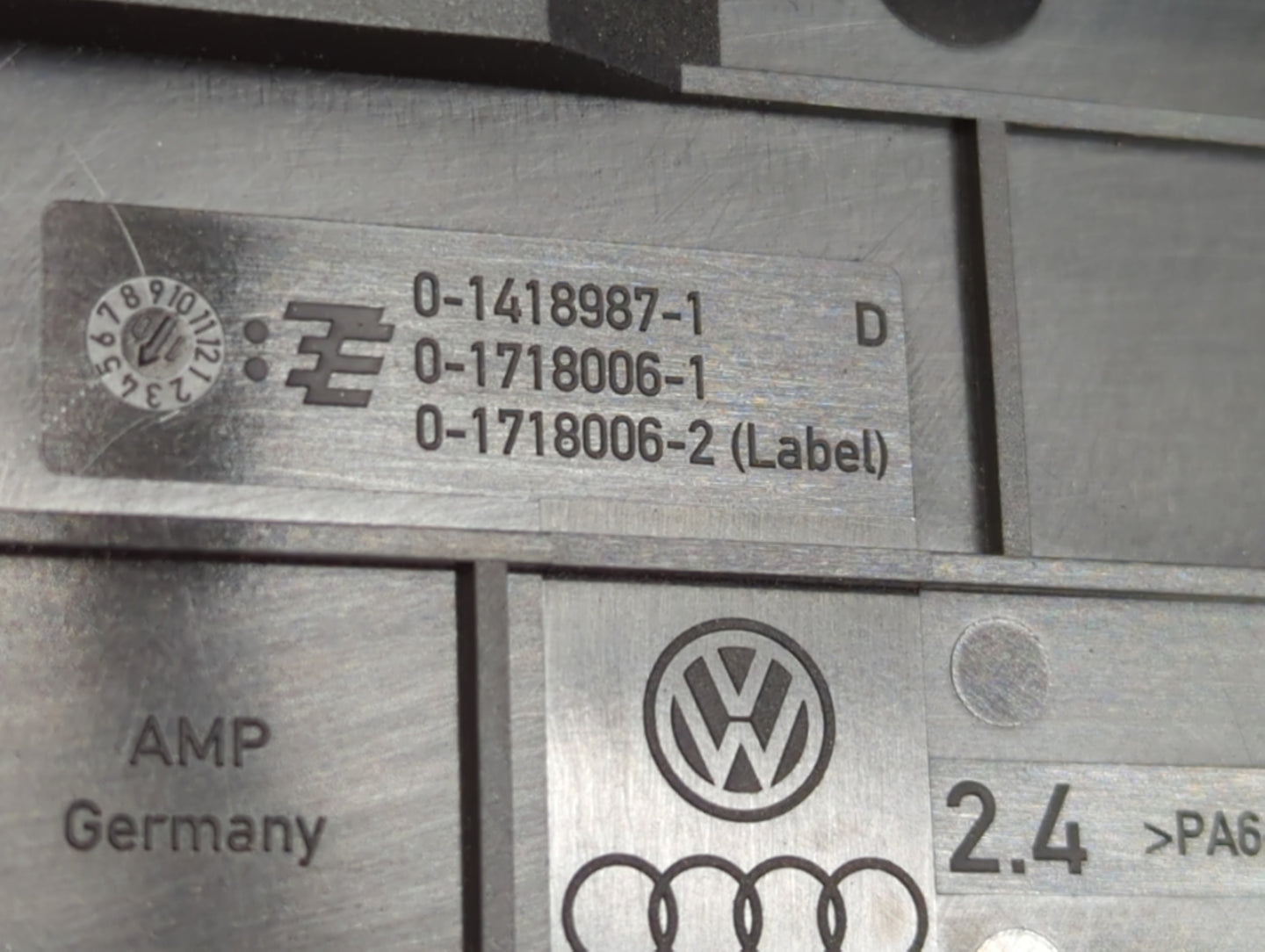 2009-2012 Volkswagen Cc Fusebox Fuse Box Panel Relay Module P/N:0-1718006-1 0-1418987-1 Fits Fits 2009 2010 2011 2012 OEM Us