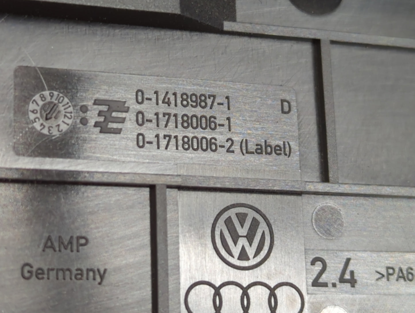 2009-2012 Volkswagen Cc Fusebox Fuse Box Panel Relay Module P/N:0-1718006-1 0-1418987-1 Fits Fits 2009 2010 2011 2012 OEM Us