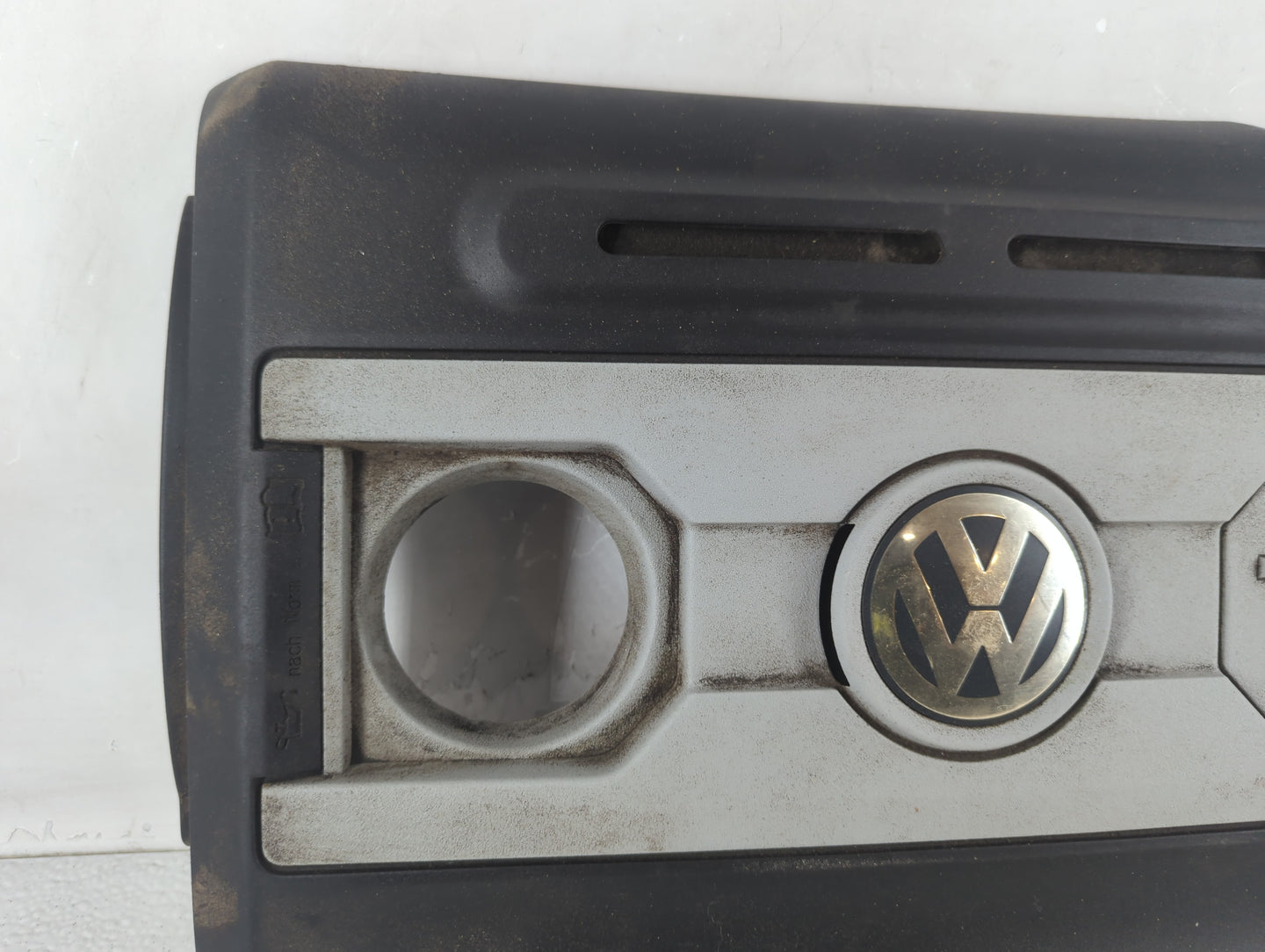 2010 Volkswagen Cc Engine Cover - Oemusedautoparts1.com