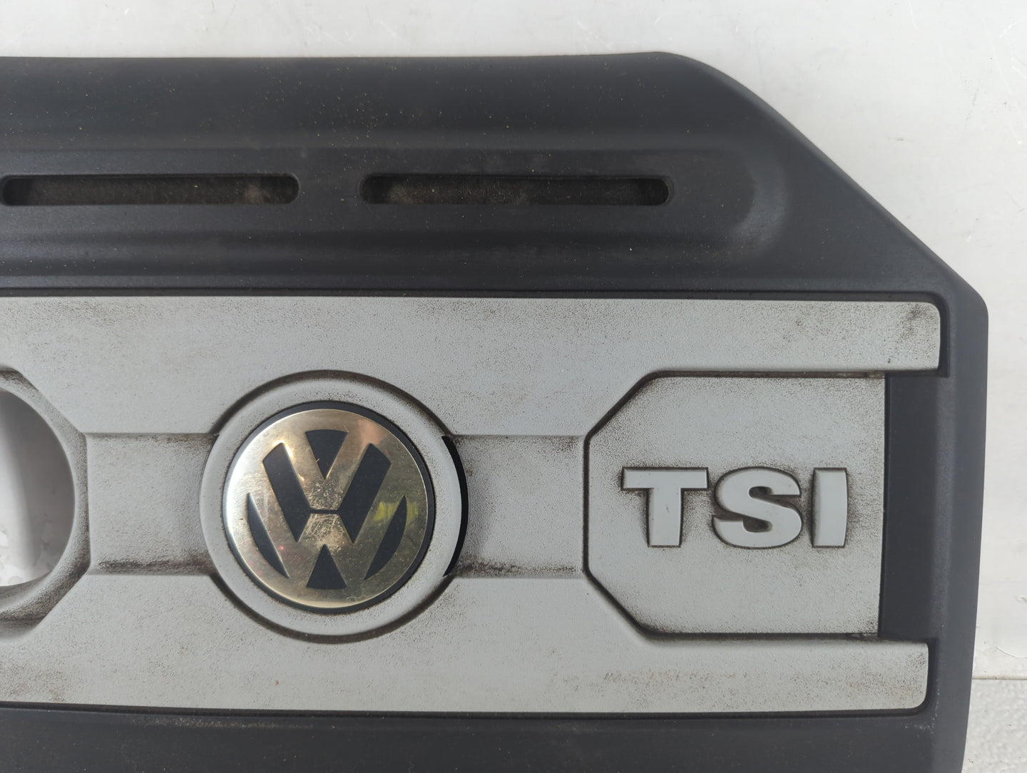 2010 Volkswagen Cc Engine Cover - Oemusedautoparts1.com