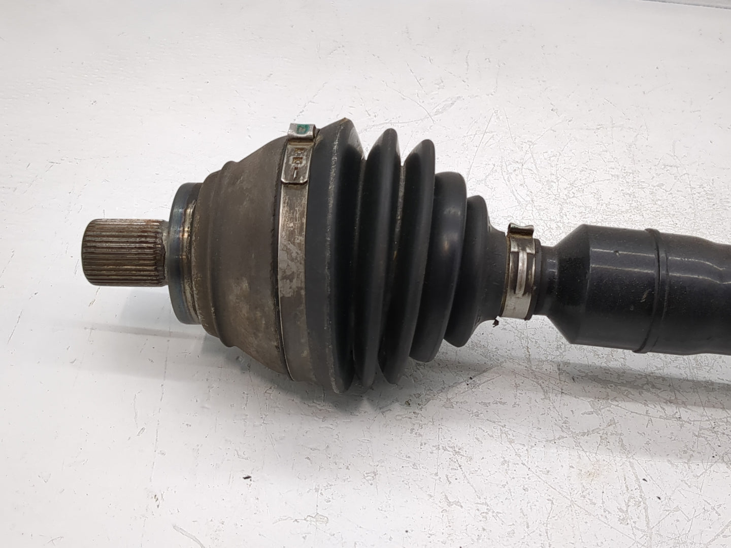 2009-2010 Volkswagen Cc Axle Shaft Front Passenger Cv C/v - Oemusedautoparts1.com