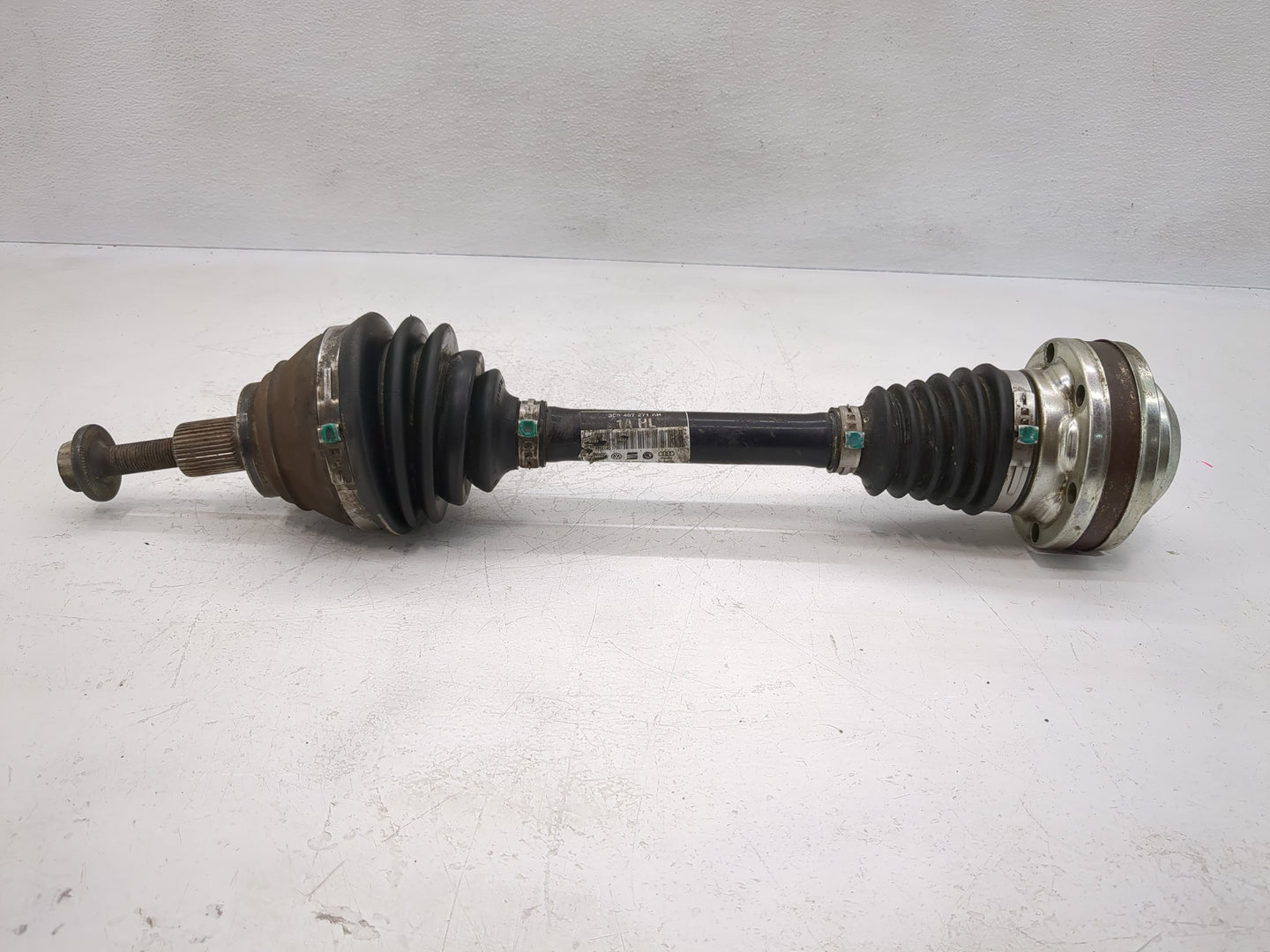 2009-2010 Volkswagen Cc Axle Shaft Front Driver Cv C/v 1118202 - Oemusedautoparts1.com