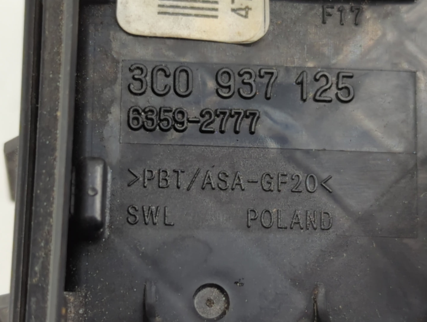 2009-2012 Volkswagen Cc Fusebox Fuse Box Panel Relay Module P/N:6359-2777 Fits Fits 2009 2010 2011 2012 OEM Used Auto Parts 