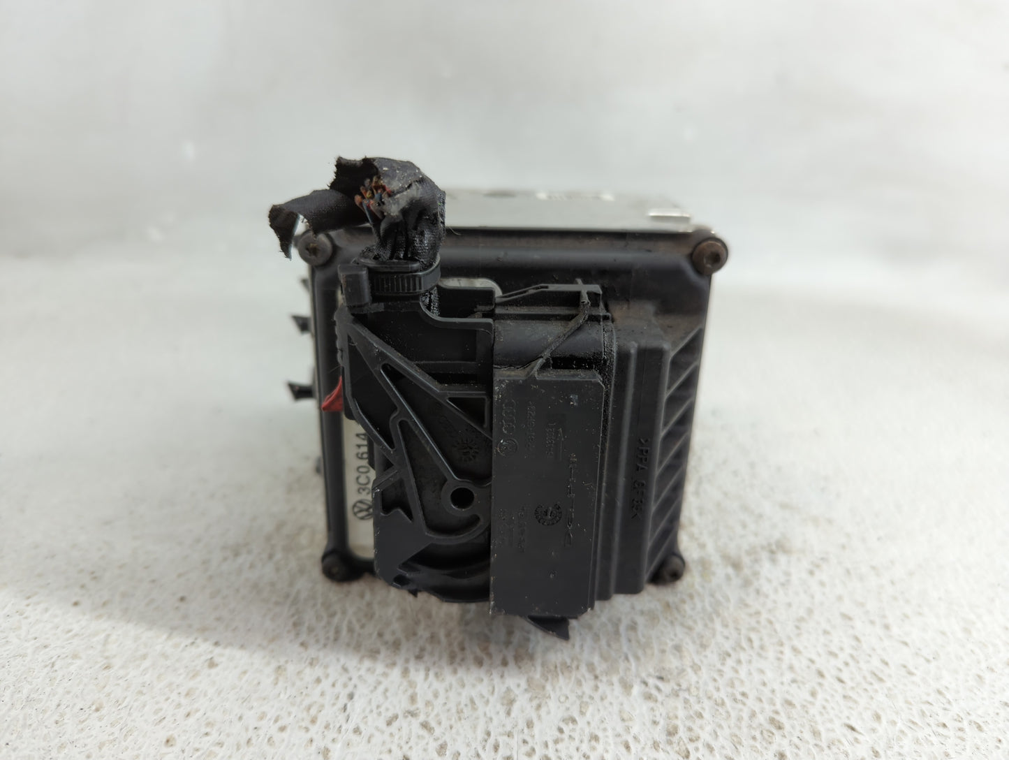 2009-2011 Volkswagen Cc ABS Pump Control Module Replacement Fits Fits 2009 2010 2011 OEM Used Auto Parts - Oemusedautoparts1