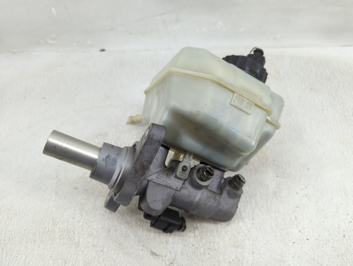 2009-2017 Volkswagen Cc Brake Master Cylinder - Oemusedautoparts1.com