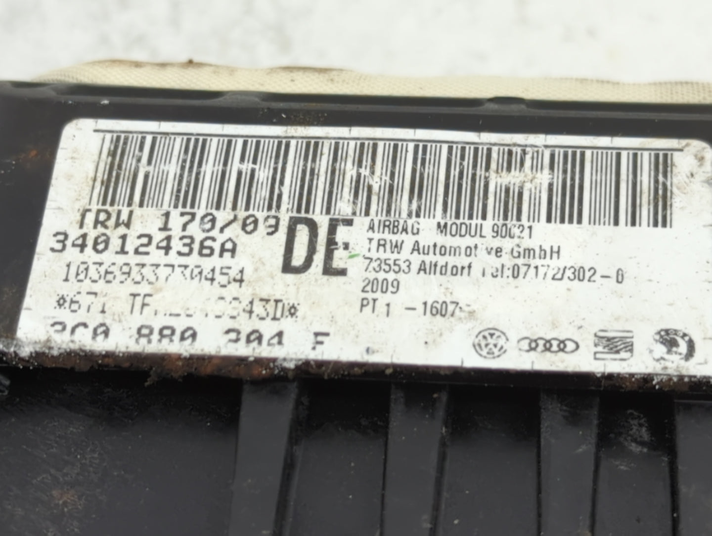 2009-2010 Volkswagen Cc Air Bag Passenger Right Dashboard OEM P/N:3C8 880 204 F Fits Fits 2009 2010 OEM Used Auto Parts - Oe