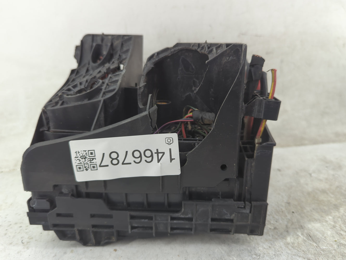 2010 Volkswagen Cc Fusebox Fuse Box Panel Relay Module Fits OEM Used Auto Parts - Oemusedautoparts1.com