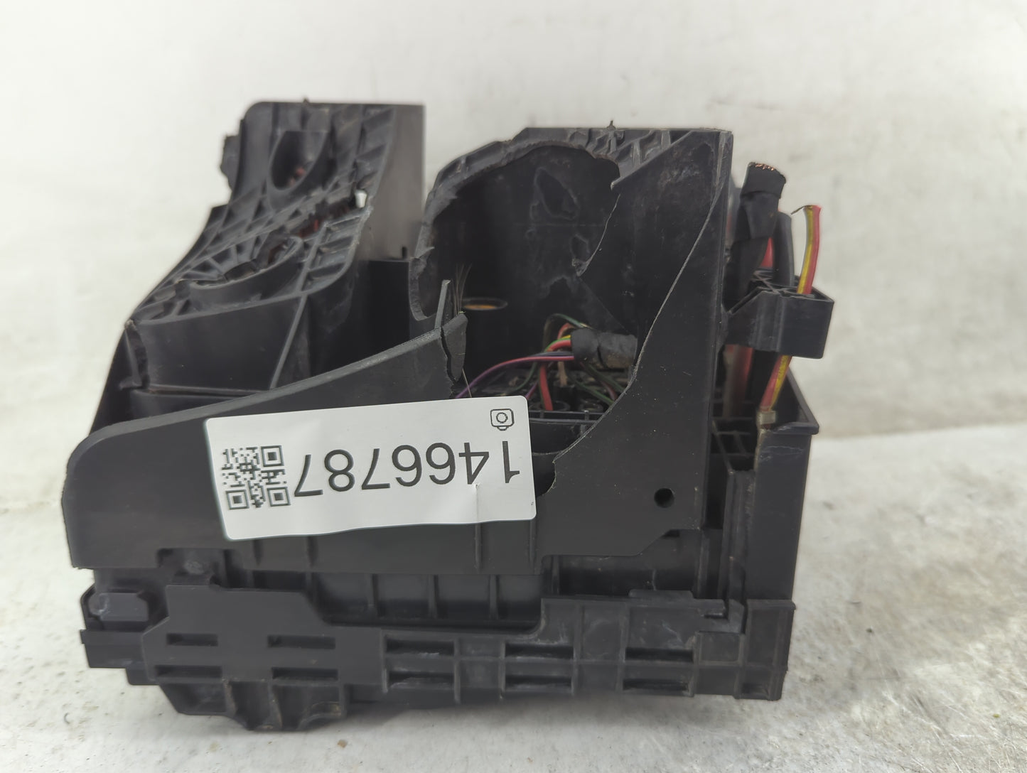 2010 Volkswagen Cc Fusebox Fuse Box Panel Relay Module Fits OEM Used Auto Parts - Oemusedautoparts1.com