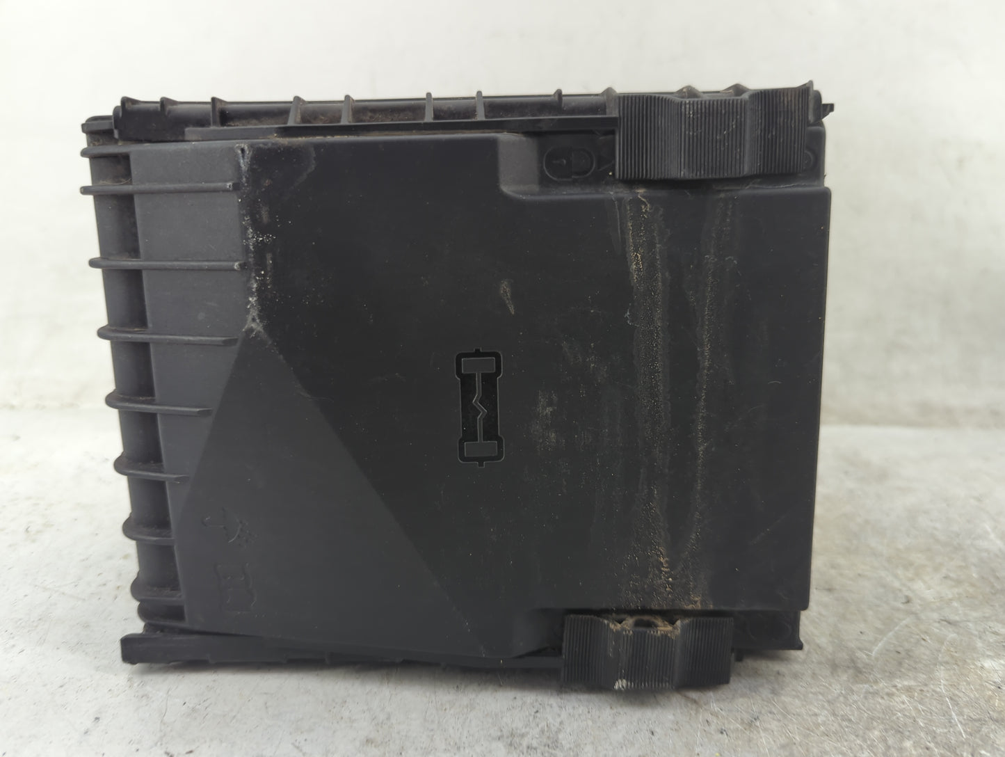 2010 Volkswagen Cc Fusebox Fuse Box Panel Relay Module Fits OEM Used Auto Parts - Oemusedautoparts1.com