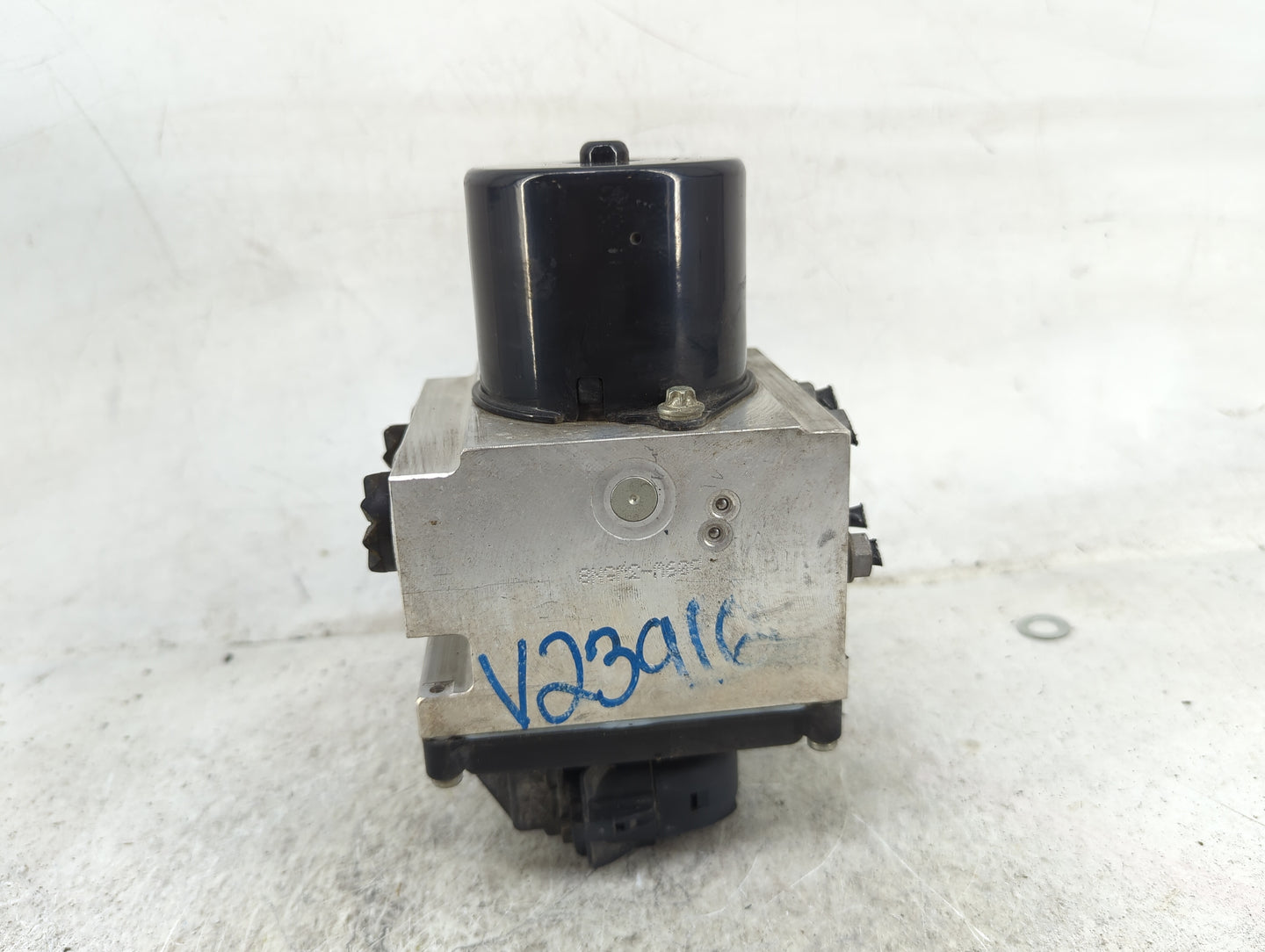 2009-2011 Volkswagen Cc ABS Pump Control Module Replacement P/N:HC00522A57DER 3C0.614.109 Fits Fits 2009 2010 2011 OEM Used 