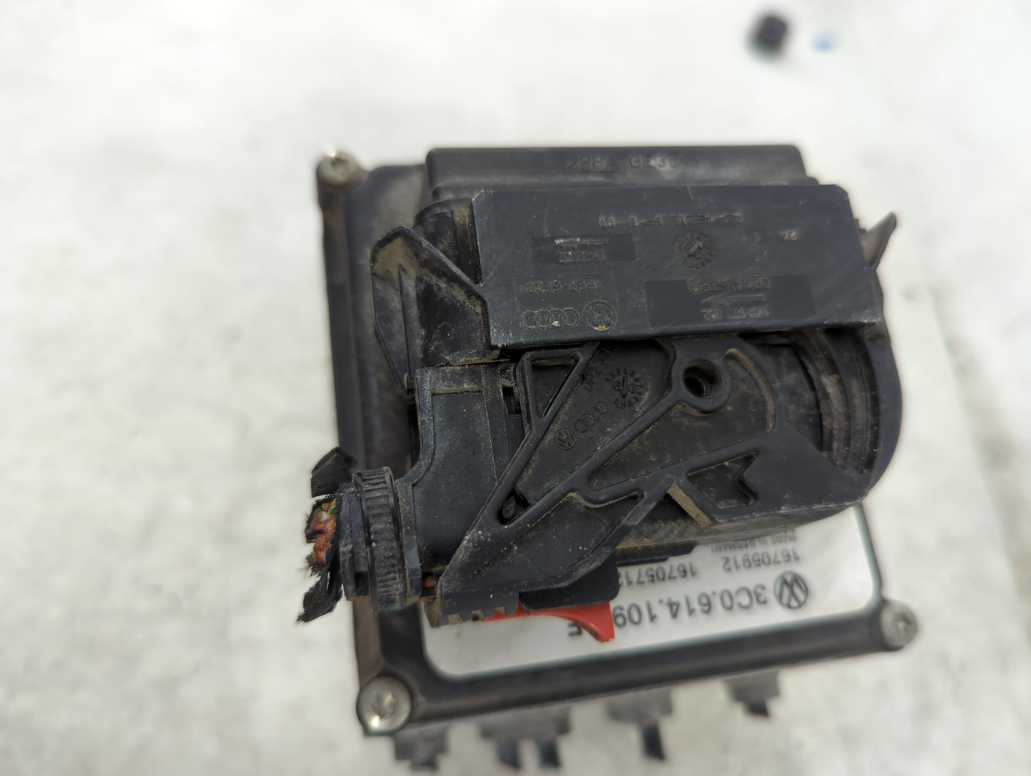 2009-2011 Volkswagen Cc ABS Pump Control Module Replacement P/N:HC00522A57DER 3C0.614.109 Fits Fits 2009 2010 2011 OEM Used 