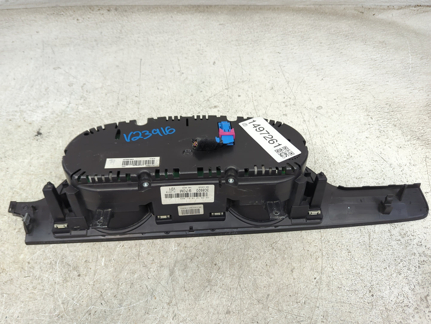 2010-2011 Volkswagen Cc Instrument Cluster Speedometer Gauges P/N:3C8920970M Miles: Fits Fits 2010 2011 OEM Used Auto Parts 