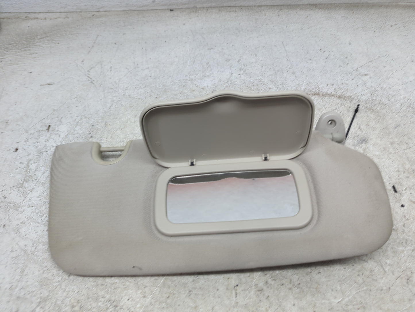 2010 Volkswagen Cc Sun Visor Shade Replacement Passenger Right Mirror Fits OEM Used Auto Parts - Oemusedautoparts1.com