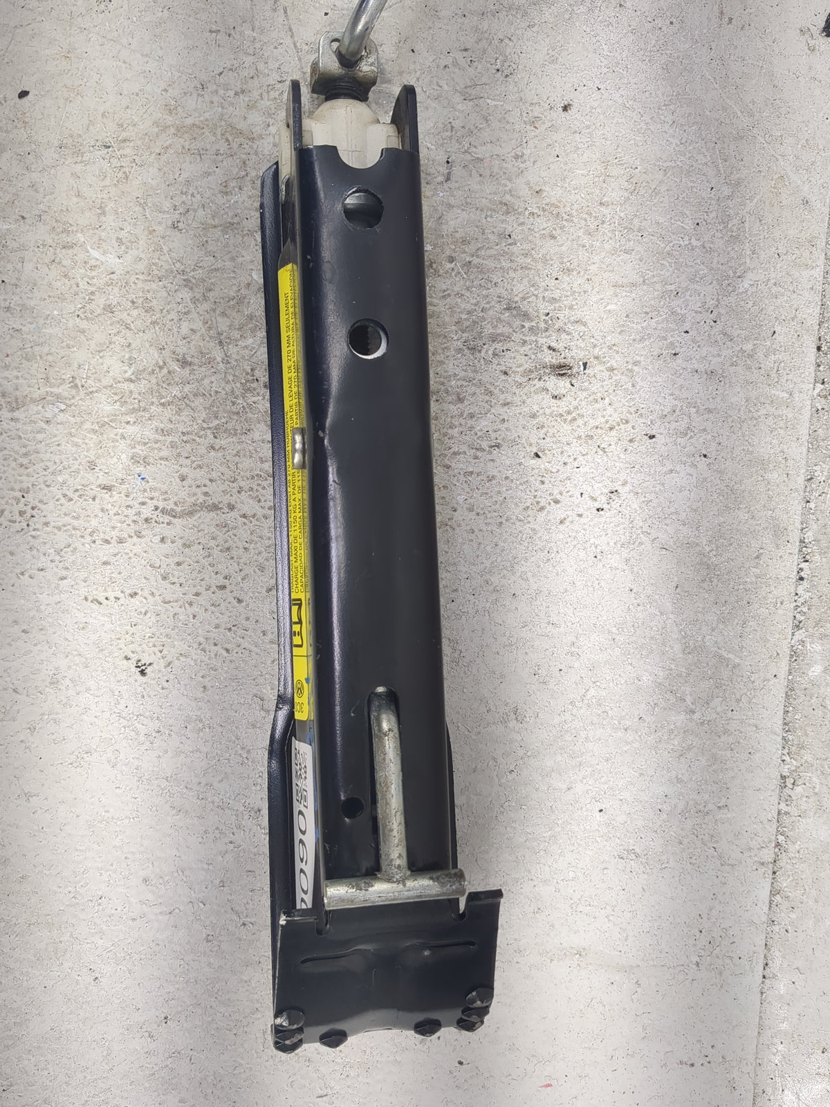 2010 Volkswagen Cc Spare Scissor Car Jack 1500090 - Oemusedautoparts1.com