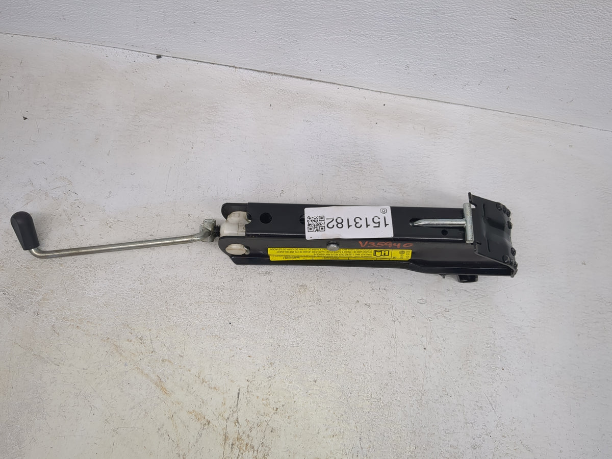2010 Volkswagen Cc Spare Scissor Car Jack 1513182 - Oemusedautoparts1.com