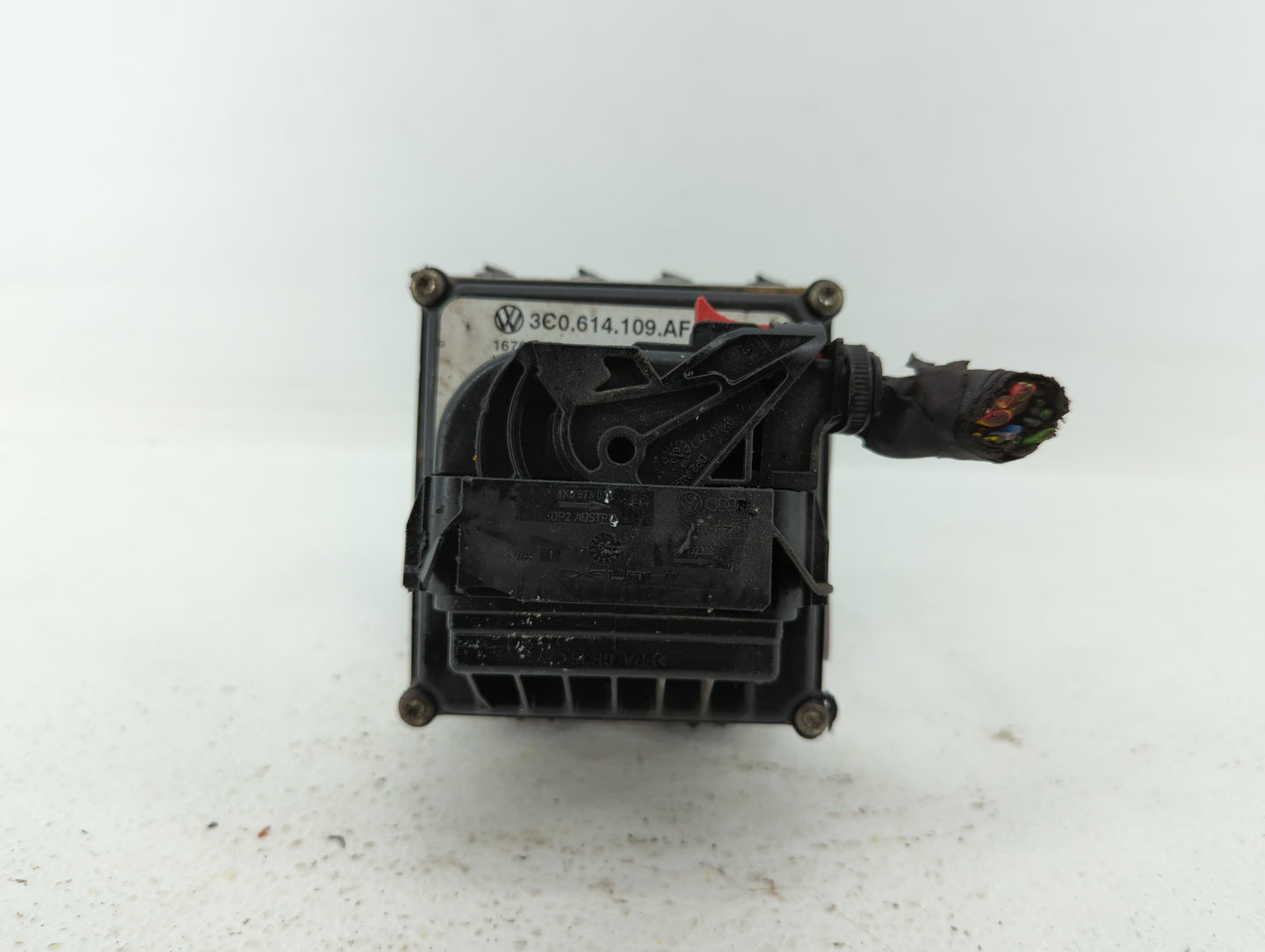 2009-2011 Volkswagen Cc ABS Pump Control Module Replacement P/N:3C0.614.109.A 3C0.614.109.AF Fits Fits 2009 2010 2011 OEM Us