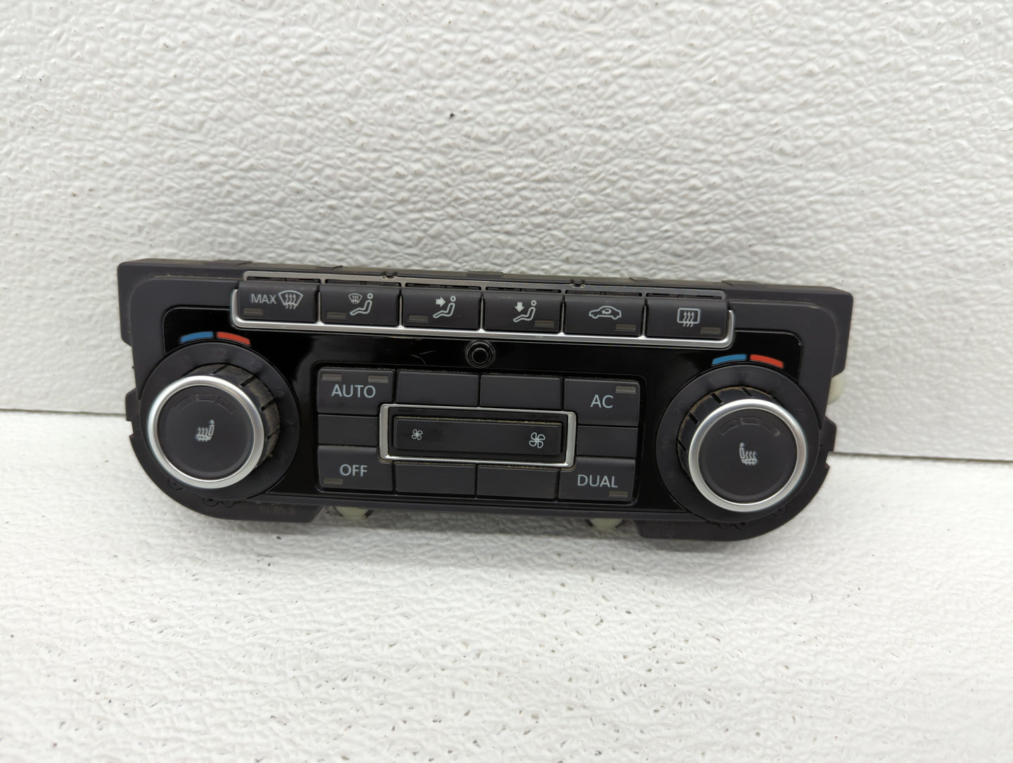 2009-2010 Volkswagen Cc Climate Control Module Temperature AC/Heater Replacement P/N:5K0 907 044 BN 5K0 907 044 CF Fits OEM 