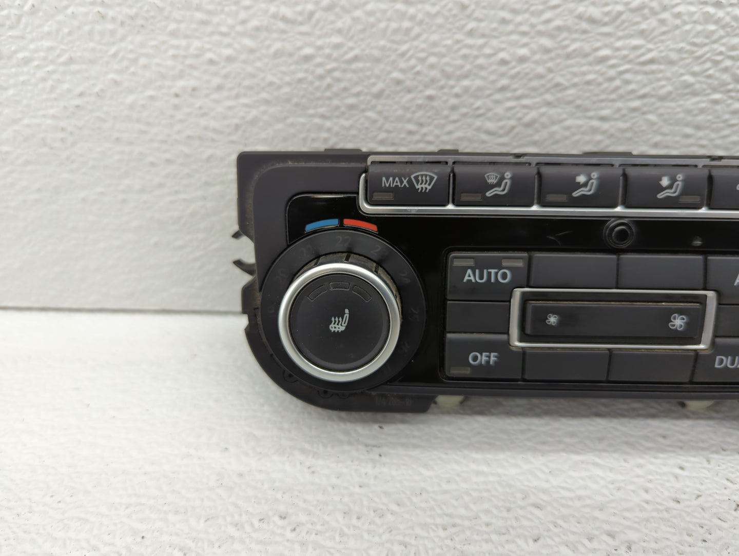 2009-2010 Volkswagen Cc Climate Control Module Temperature AC/Heater Replacement P/N:5K0 907 044 BN 5K0 907 044 CF Fits OEM 