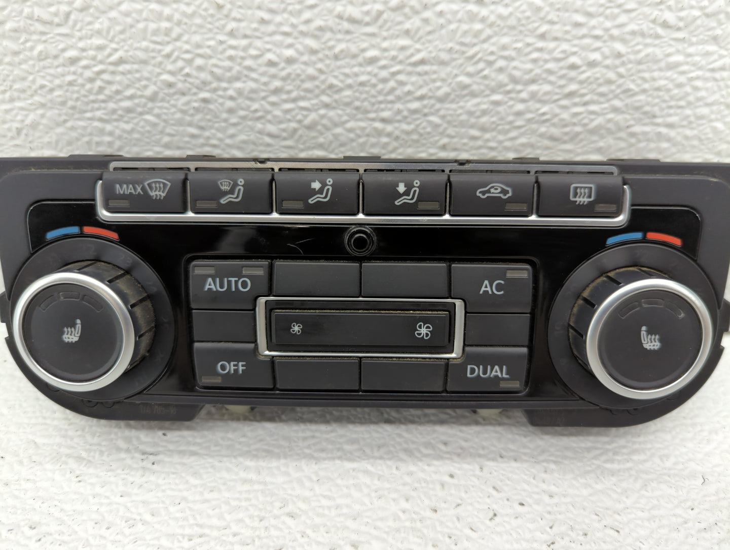 2009-2010 Volkswagen Cc Climate Control Module Temperature AC/Heater Replacement P/N:5K0 907 044 BN 5K0 907 044 CF Fits OEM 