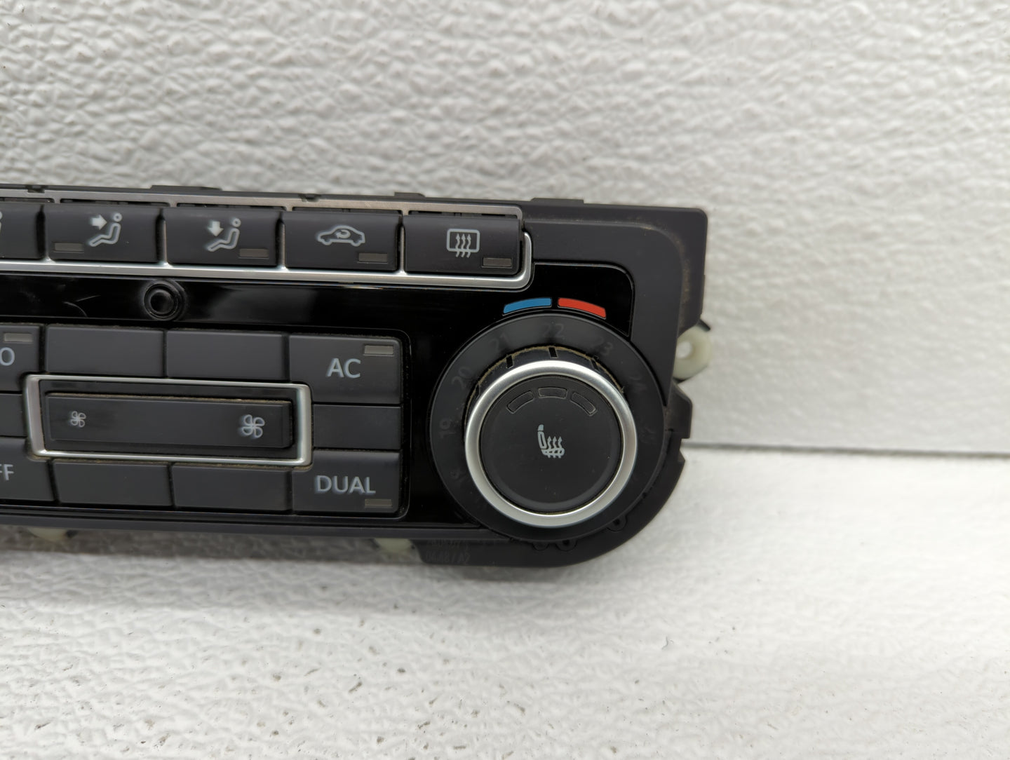 2009-2010 Volkswagen Cc Climate Control Module Temperature AC/Heater Replacement P/N:5K0 907 044 BN 5K0 907 044 CF Fits OEM 