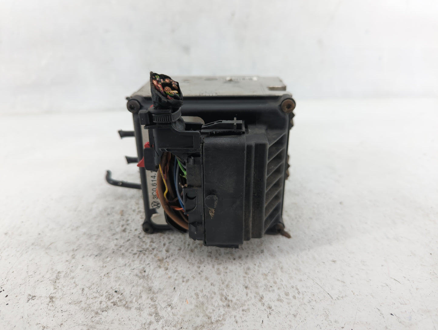 2009-2011 Volkswagen Cc ABS Pump Control Module Replacement P/N:3C0 614 109 AF Fits Fits 2009 2010 2011 OEM Used Auto Parts 