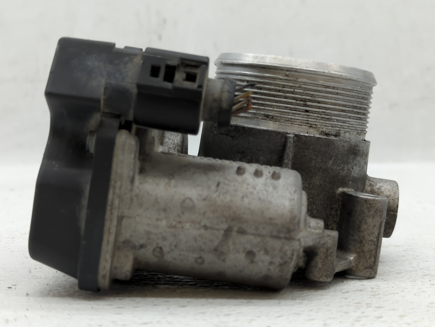 2009-2017 Volkswagen Cc Throttle Body P/N:06F 133 062 J Fits OEM Used Auto Parts - Oemusedautoparts1.com