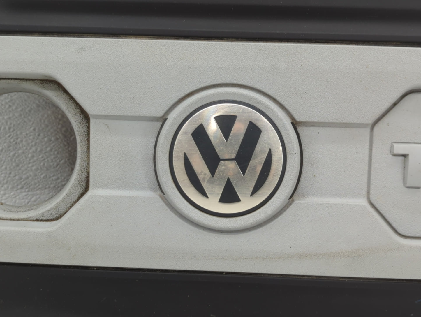 2010 Volkswagen Cc Engine Cover - Oemusedautoparts1.com