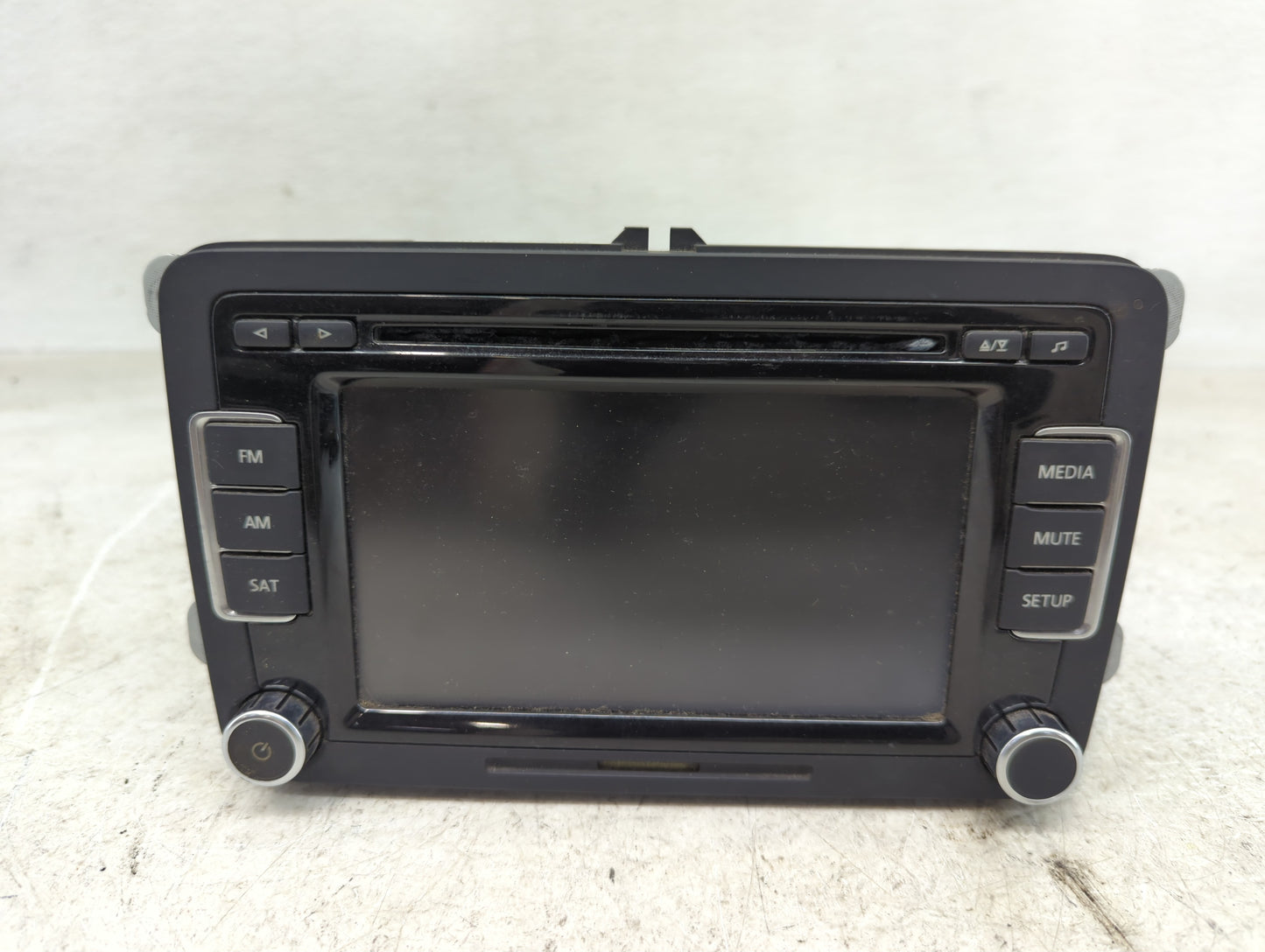2010-2011 Volkswagen Eos Radio AM FM Cd Player Receiver Replacement P/N:1K0 035 180 AC Fits OEM Used Auto Parts - Oemusedaut