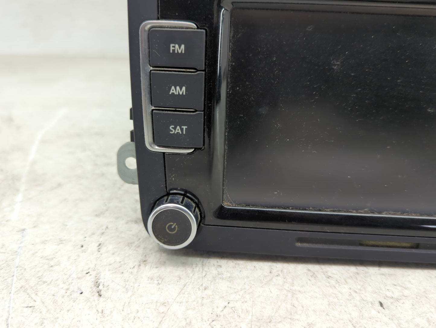 2010-2011 Volkswagen Eos Radio AM FM Cd Player Receiver Replacement P/N:1K0 035 180 AC Fits OEM Used Auto Parts - Oemusedaut