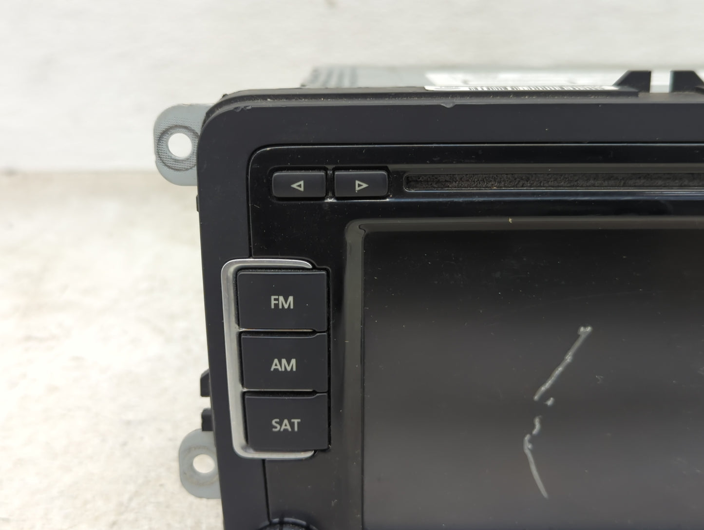 2010-2011 Volkswagen Eos Radio AM FM Cd Player Receiver Replacement P/N:1K0035180AC 28242585 Fits OEM Used Auto Parts - Oemu