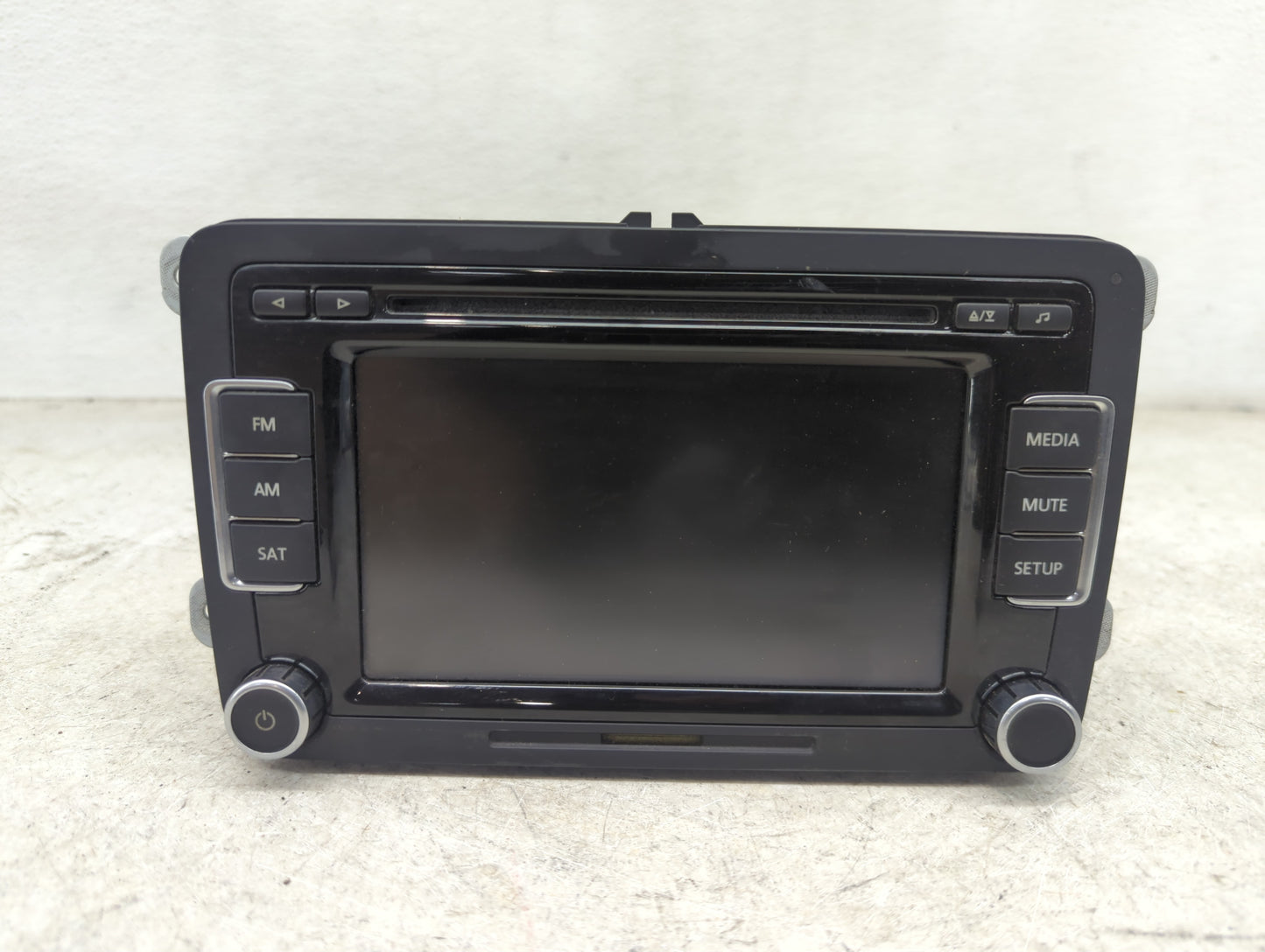 2010-2011 Volkswagen Eos Radio AM FM Cd Player Receiver Replacement P/N:1K0035180AC 28242585 Fits OEM Used Auto Parts - Oemu
