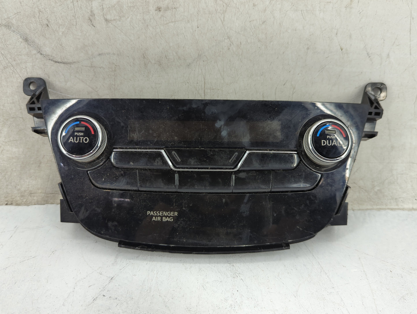 2009-2010 Volkswagen Eos Climate Control Module Temperature AC/Heater Replacement Fits Fits 2009 2010 2011 2012 OEM Used Aut
