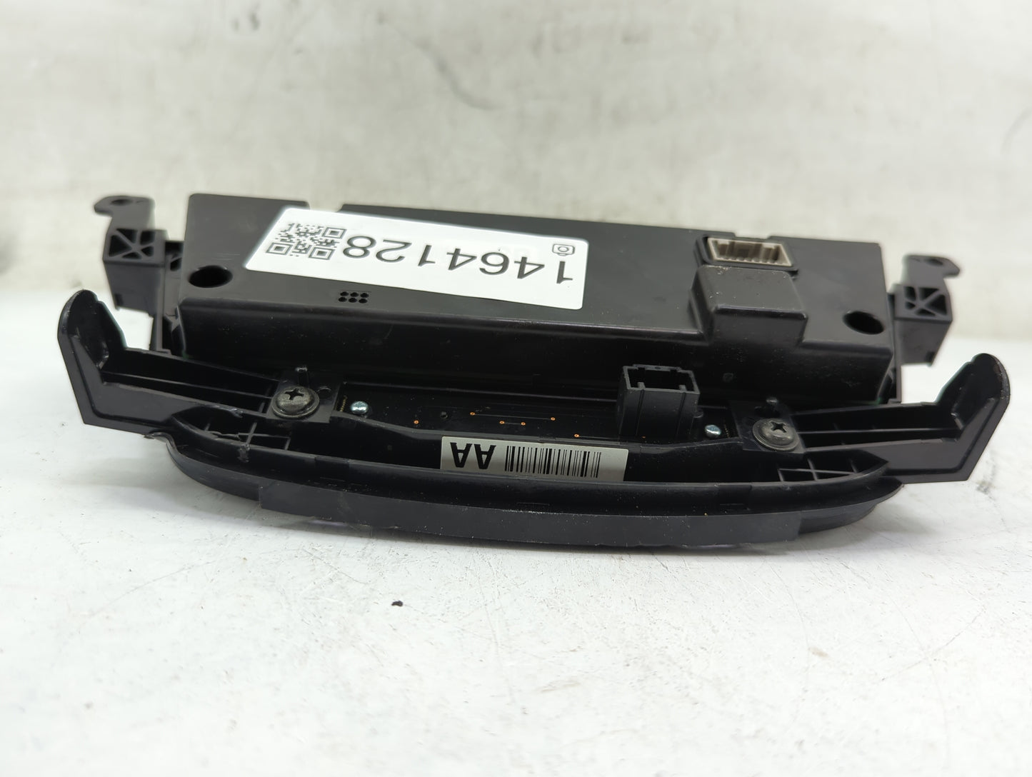 2009-2010 Volkswagen Eos Climate Control Module Temperature AC/Heater Replacement Fits Fits 2009 2010 2011 2012 OEM Used Aut