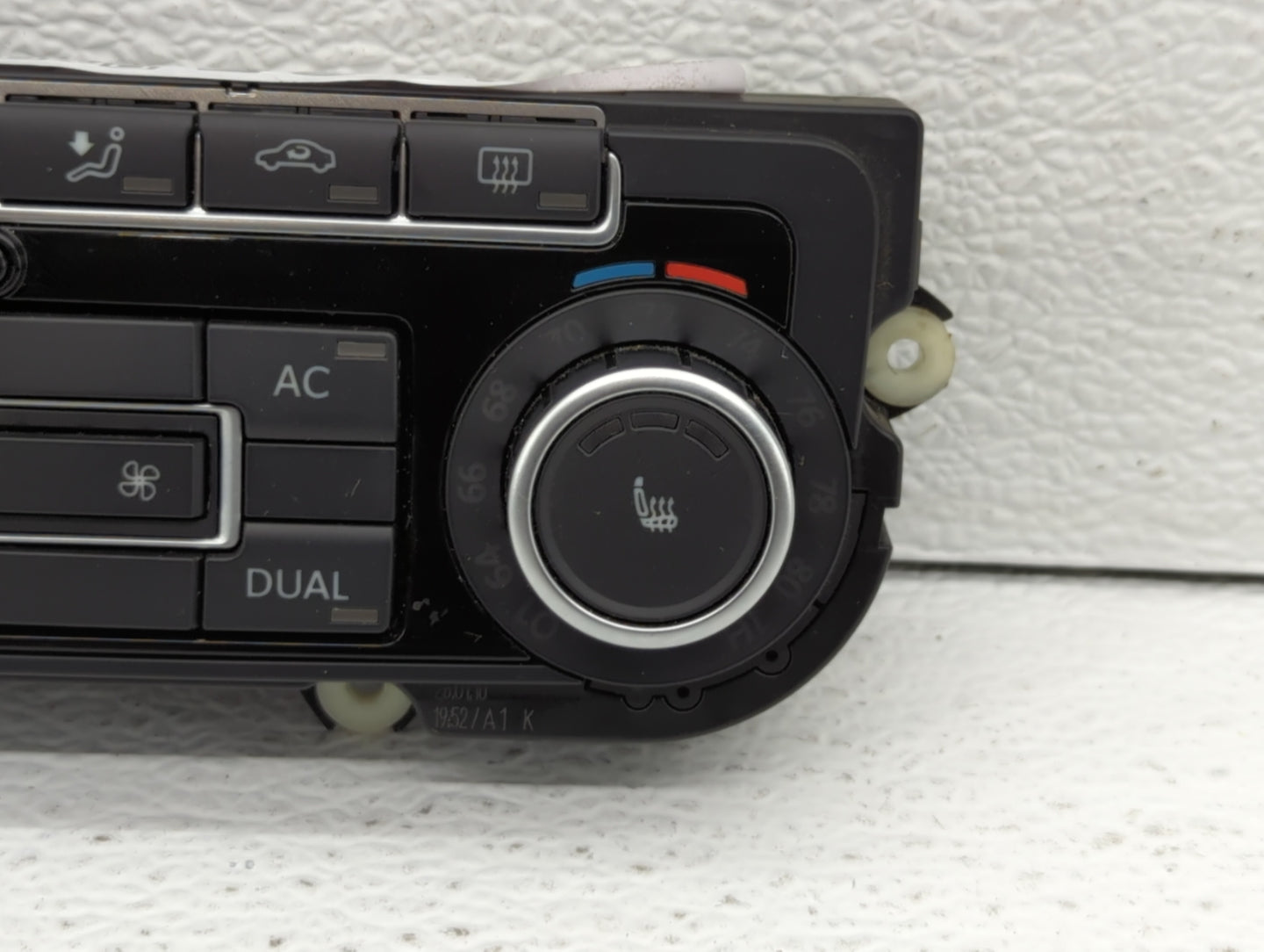 2009-2011 Volkswagen Eos Climate Control Module Temperature AC/Heater Replacement P/N:5K0 907 044 CF Fits Fits 2009 2010 201