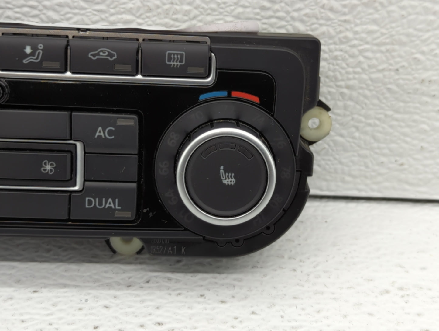 2009-2011 Volkswagen Eos Climate Control Module Temperature AC/Heater Replacement P/N:5K0 907 044 CF Fits Fits 2009 2010 201