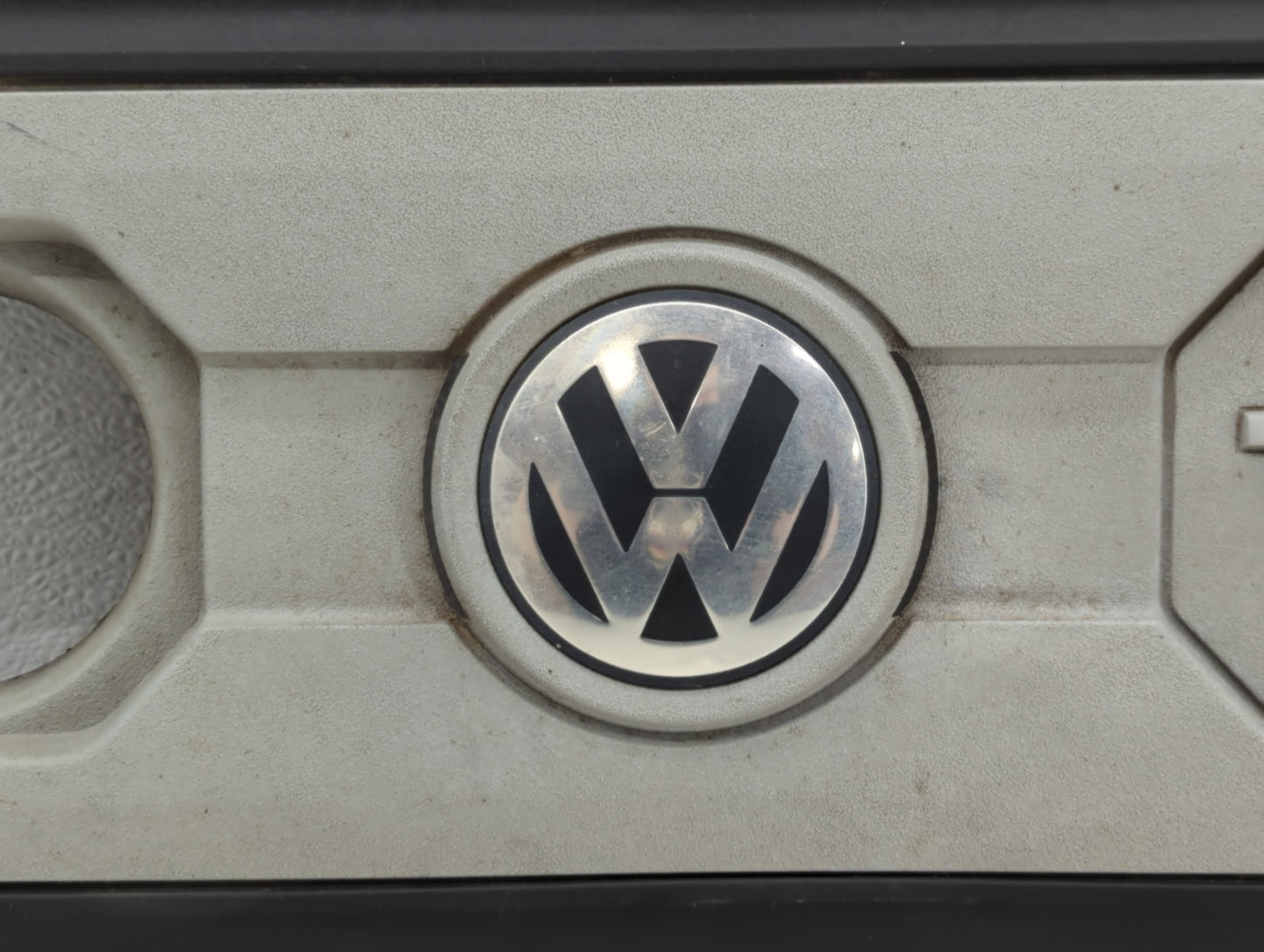2010 Volkswagen Eos Engine Cover - Oemusedautoparts1.com