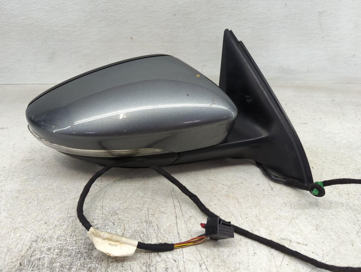 2010-2011 Volkswagen Golf Passenger Side View Mirror - Right Door Mirror OEM Used - Oemusedautoparts1.com