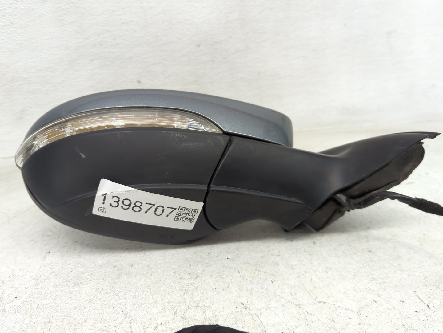 2010-2011 Volkswagen Golf Passenger Side View Mirror - Right Door Mirror OEM Used - Oemusedautoparts1.com