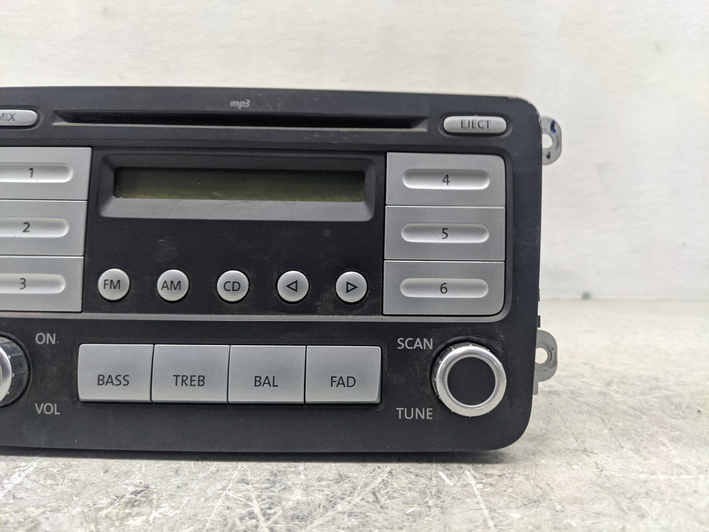 2005-2010 Volkswagen Jetta Radio AM FM Cd Player Receiver Replacement P/N:28179833 1K0 035 161 D Fits OEM Used Auto Parts - 