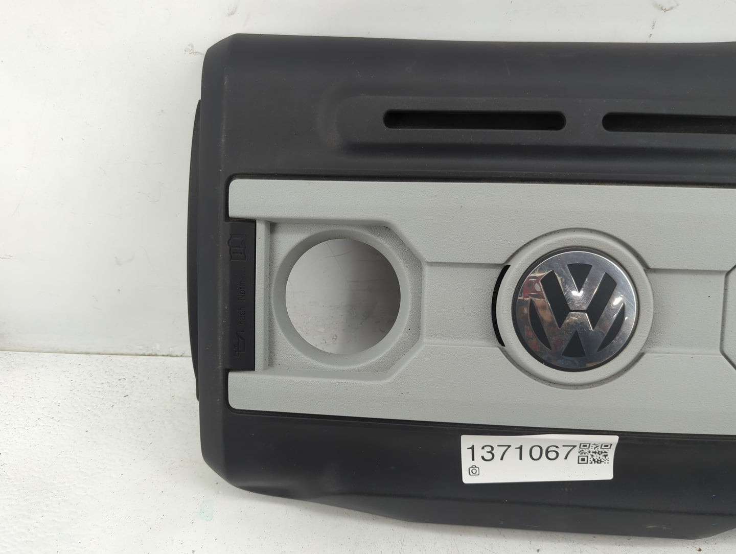 2010 Volkswagen Jetta Engine Cover - Oemusedautoparts1.com