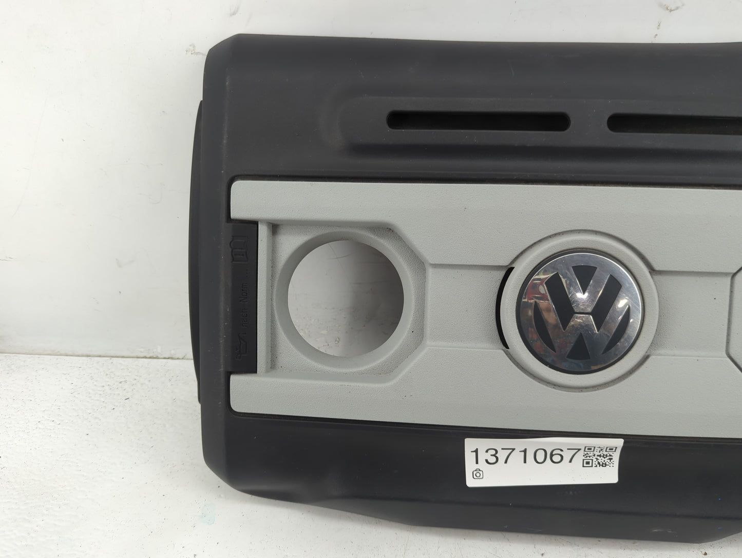 2010 Volkswagen Jetta Engine Cover - Oemusedautoparts1.com