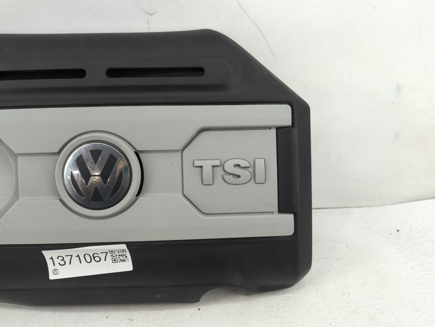 2010 Volkswagen Jetta Engine Cover - Oemusedautoparts1.com