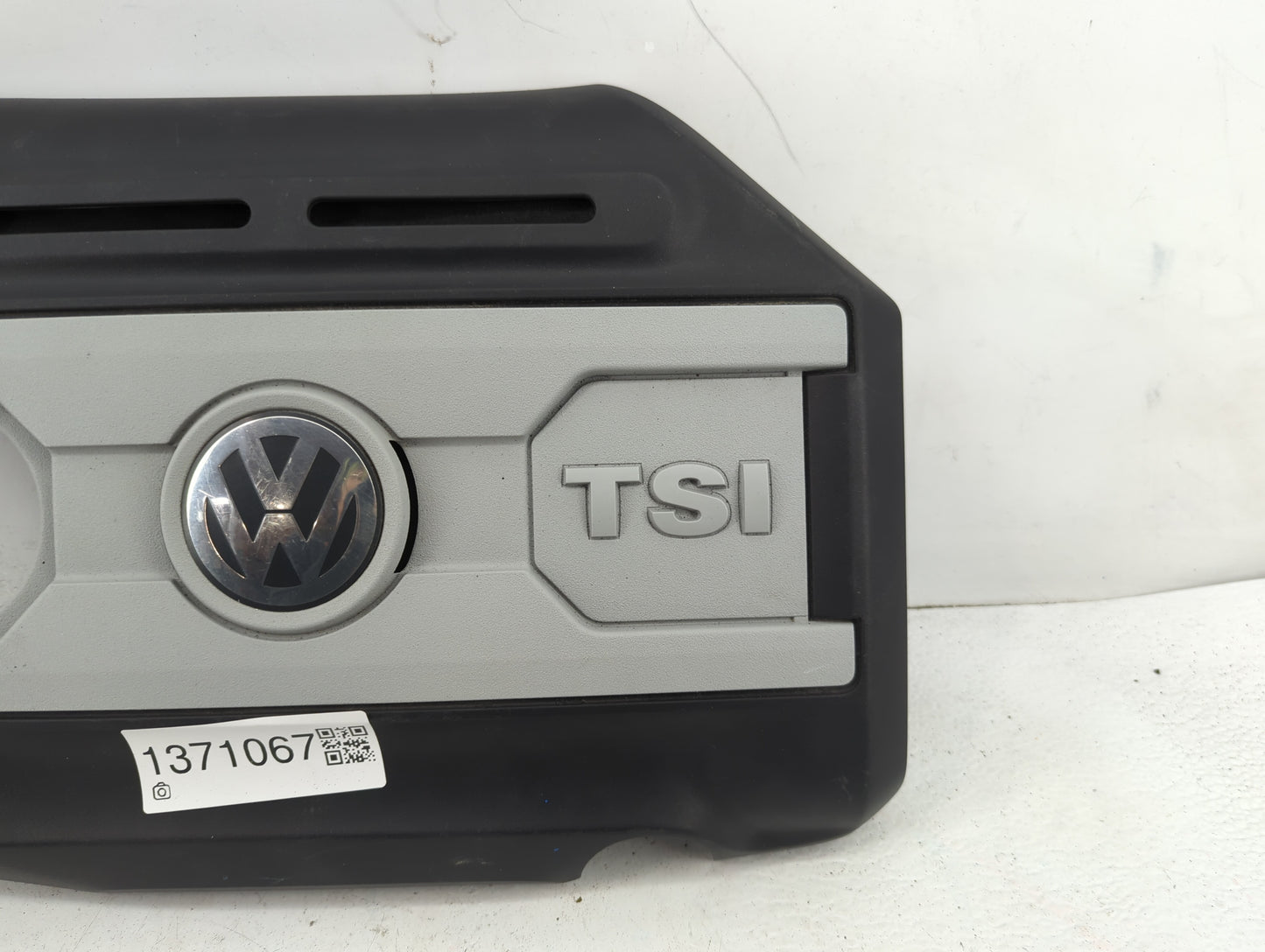 2010 Volkswagen Jetta Engine Cover - Oemusedautoparts1.com