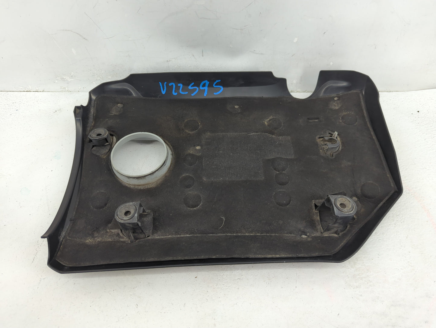 2010 Volkswagen Jetta Engine Cover - Oemusedautoparts1.com