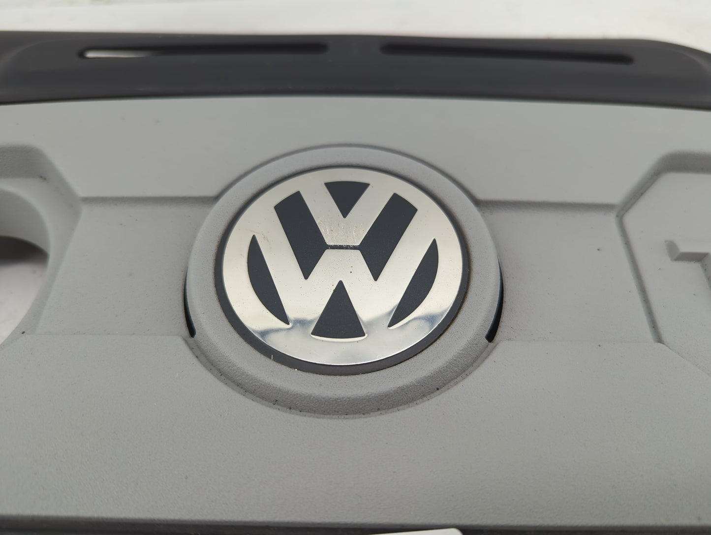 2010 Volkswagen Jetta Engine Cover - Oemusedautoparts1.com