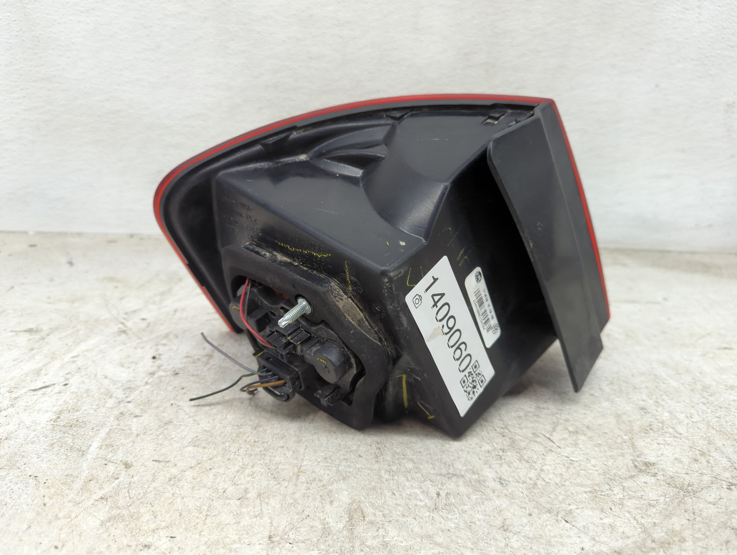 2008-2010 Volkswagen Jetta Tail Light Assembly Passenger Right OEM P/N:1K5 945 096 Fits Fits 2008 2009 2010 OEM Used Auto Pa